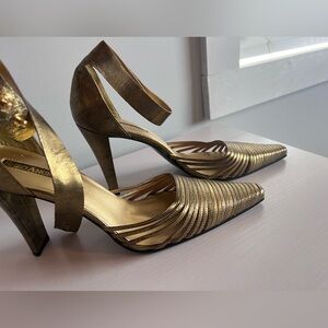 Enzo Angelina Gold Dress Shoes size 9. NEW